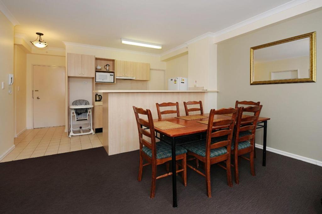 Duke'S Apartments Perth Room photo
